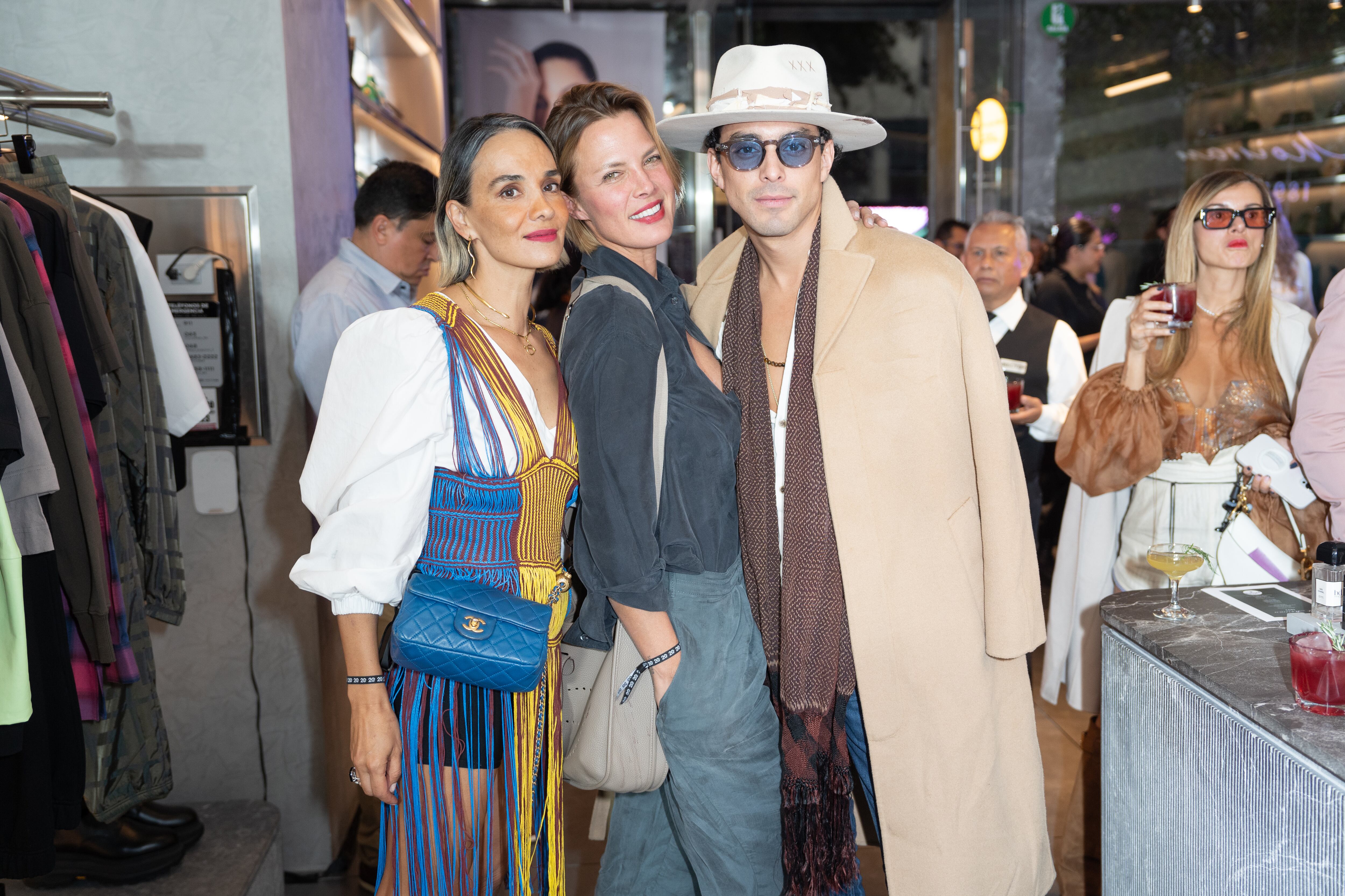 Daniela Villa, Lisa Gaudino y Vicente Tamayo. (Foto: Héptor Arjona)