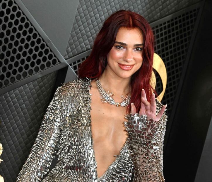 Dua Lipa en los Grammy 2024 / AFP