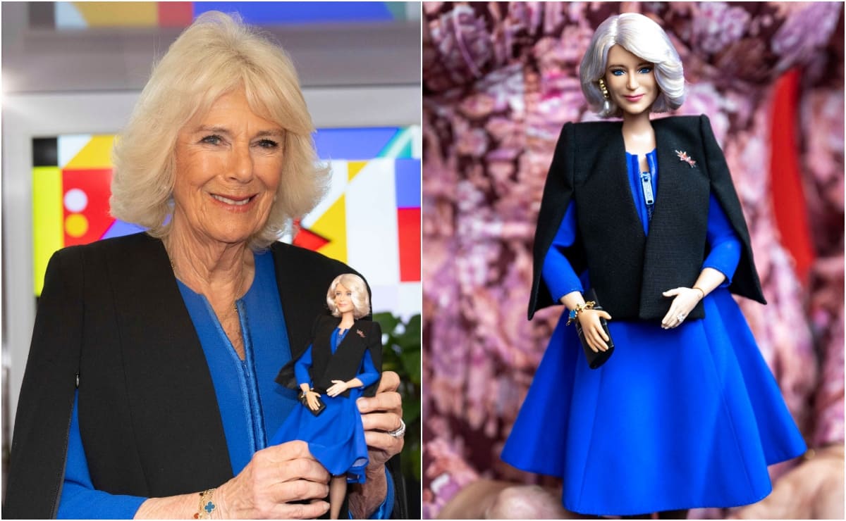 La reina Camilla con su muñeca Barbie durante la celebración del Día Internacional de la Mujer en el Palacio de Buckingham / AP - AFP