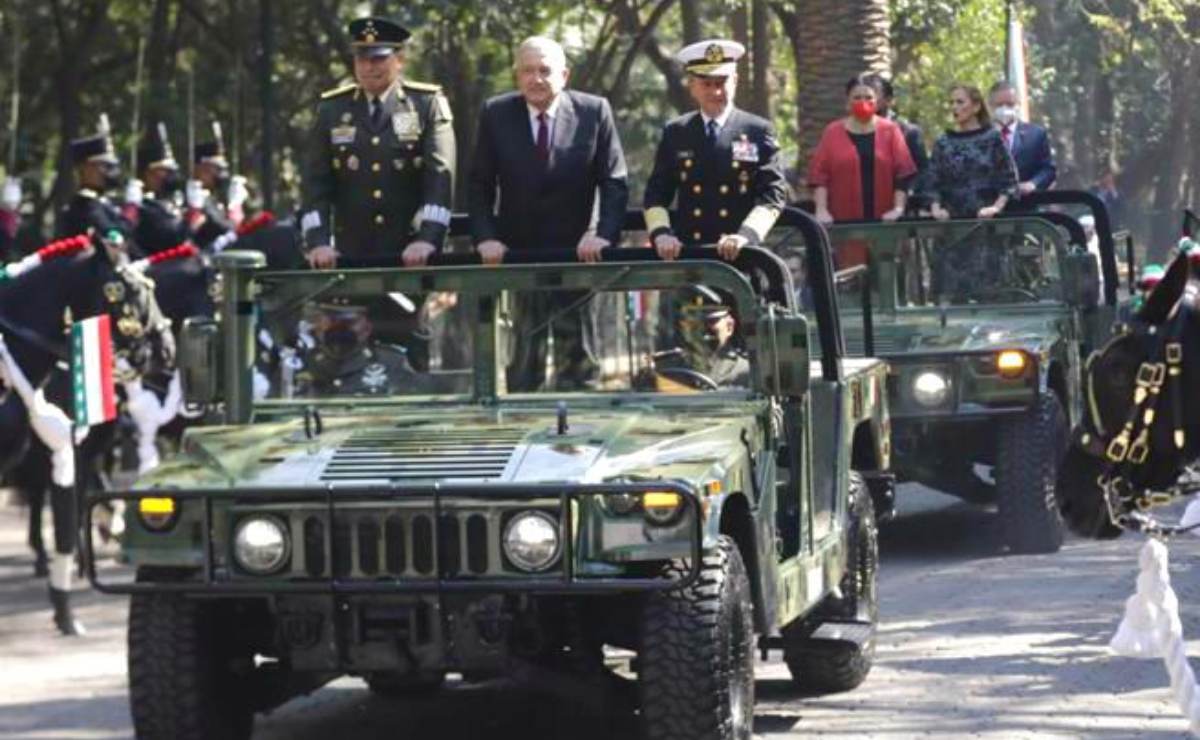 Beatriz Gutiérrez Müller, esposa de AMLO, participa en la Marcha de la Lealtad