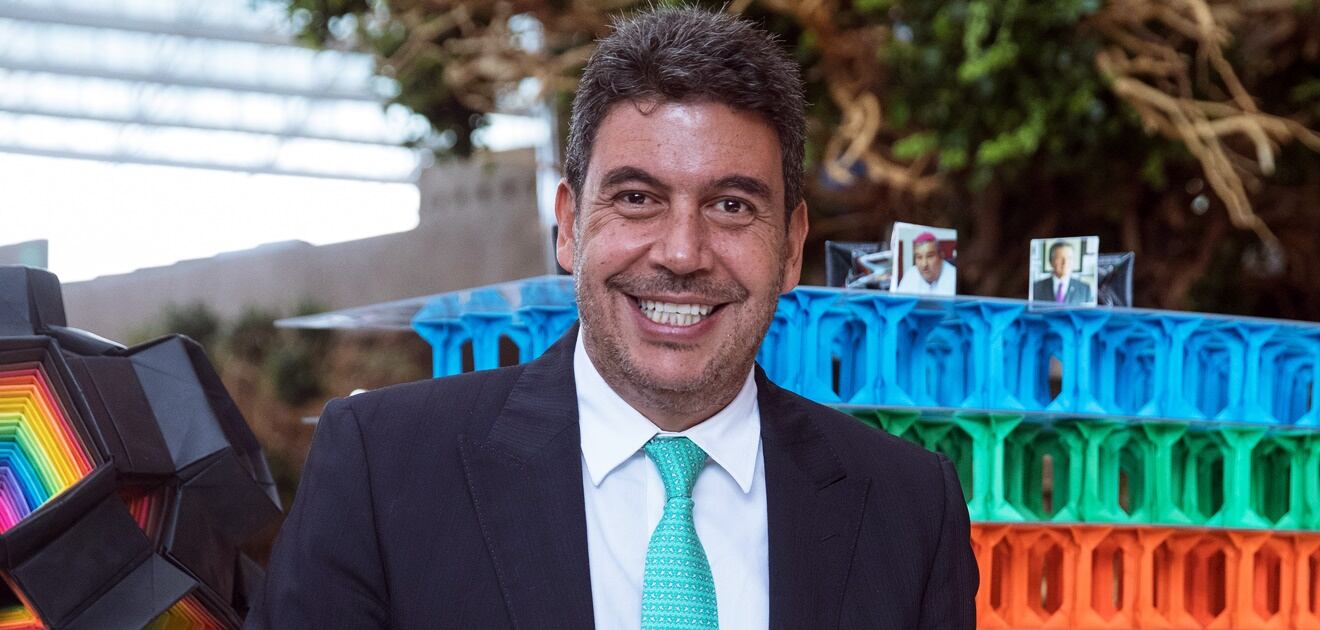 <p>Arturo Elías Ayub es el mexicano que tiene la colección más grande de selfies con personajes destacados en el mundo. <strong>(Fotos: Archivo e Instagram)</strong></p>
