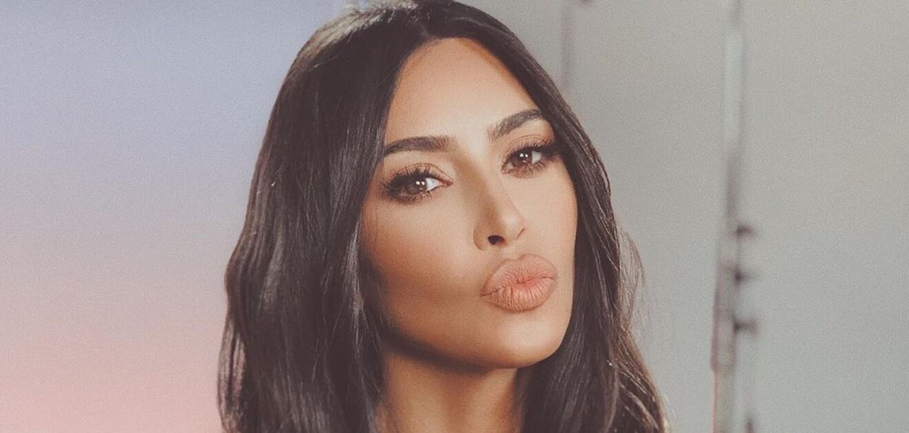 Kim Kardashian emprende acciones legales contra el doctor que le realizó el famoso “facial vampiro” 