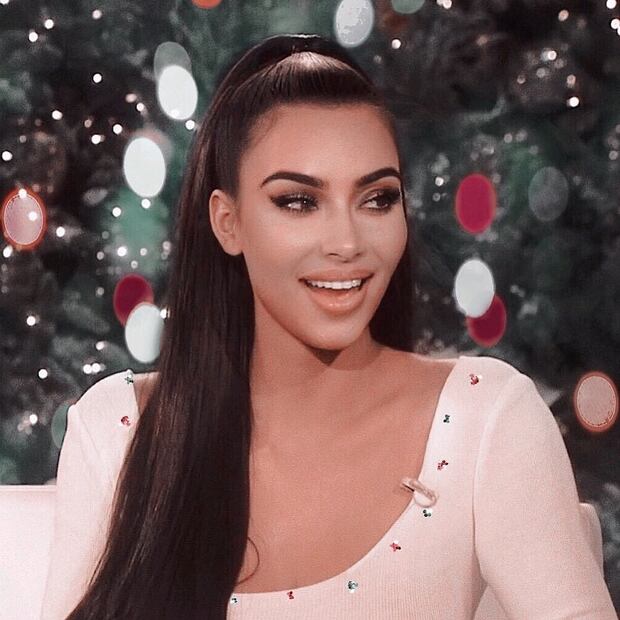 Kim Kardashian emprende acciones legales contra el doctor que le realizó el famoso “facial vampiro” 