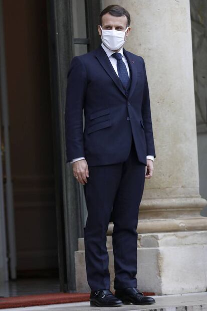 Emmanuel Macron, feliz de lucir con algunos kilitos de más 