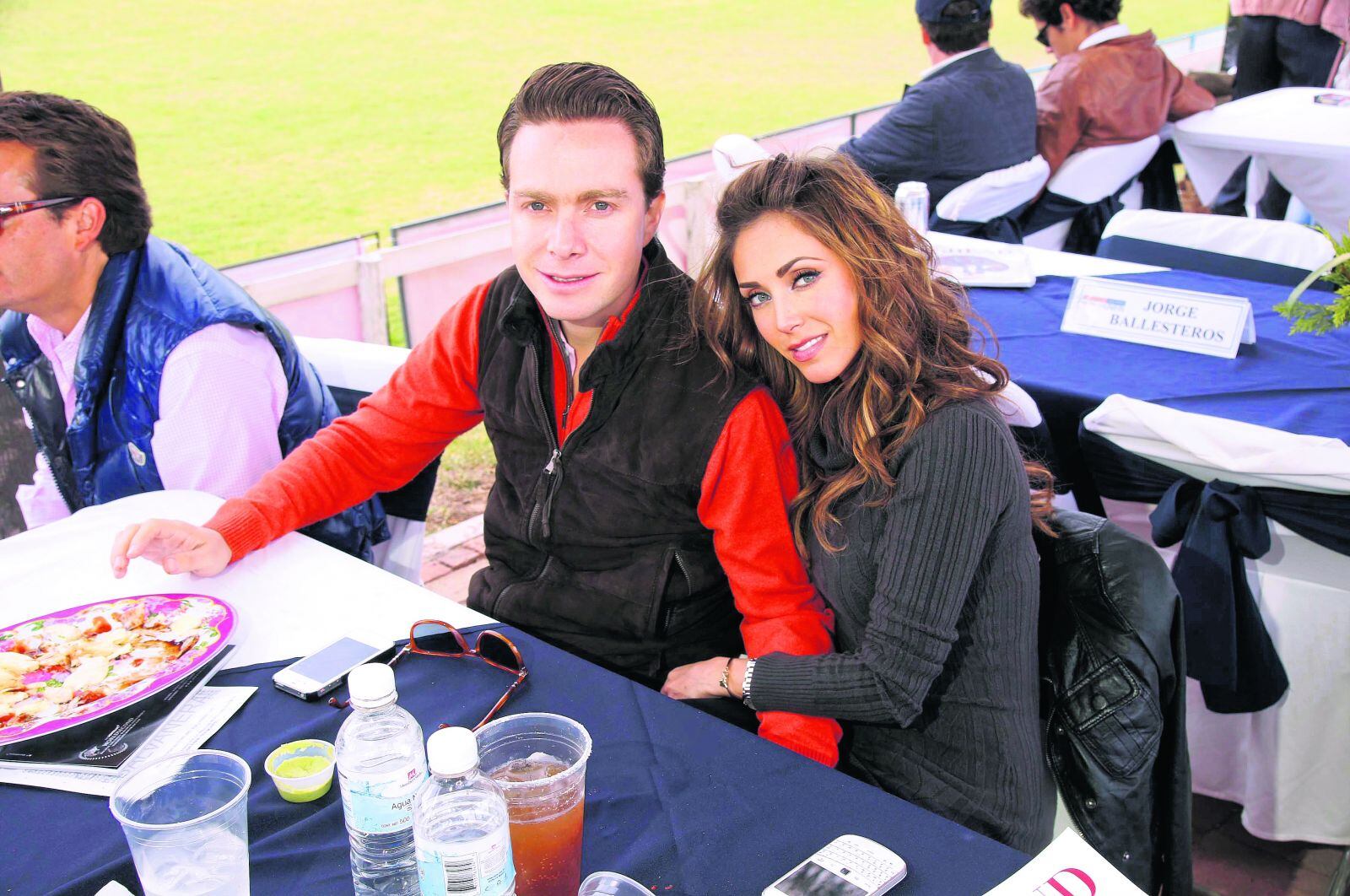 Anahí y Manuel Velasco festejan segundo aniversario de boda