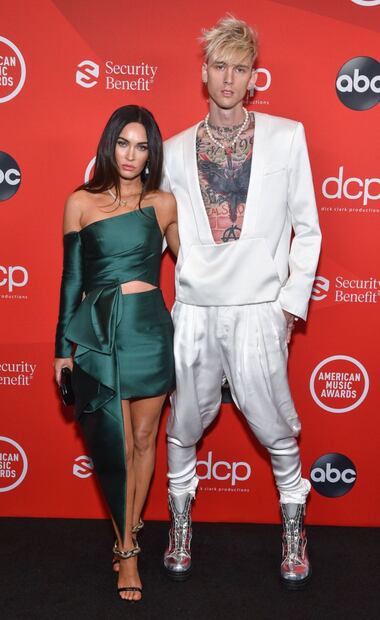 Megan Fox y Machine Gun Kelly debutan en la alfombra roja de los premios AMA 2020