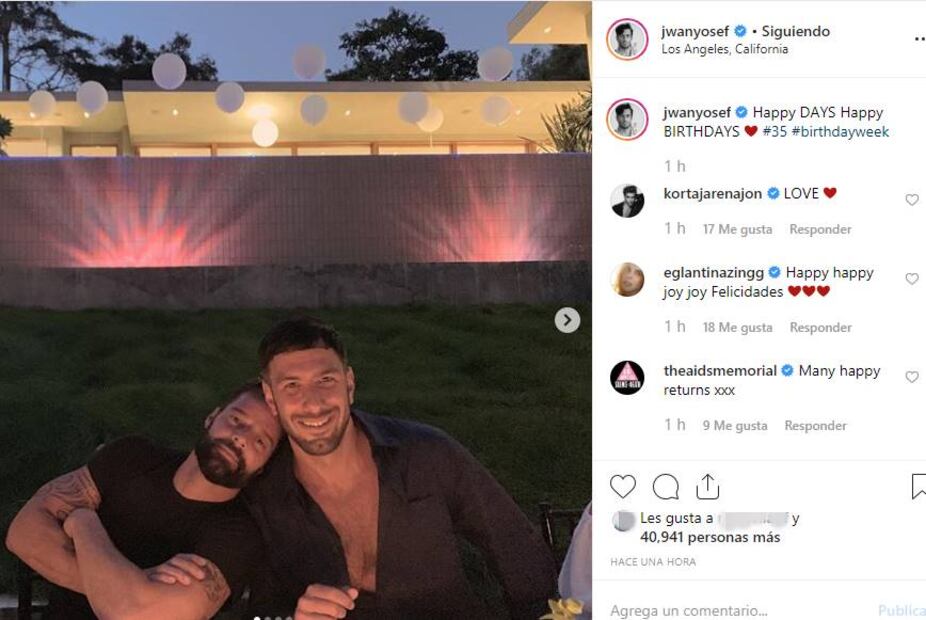 Con un beso y un gran pastel, Ricky Martin celebra el cumpleaños de Jwan Yosef  en su mansión de LA 