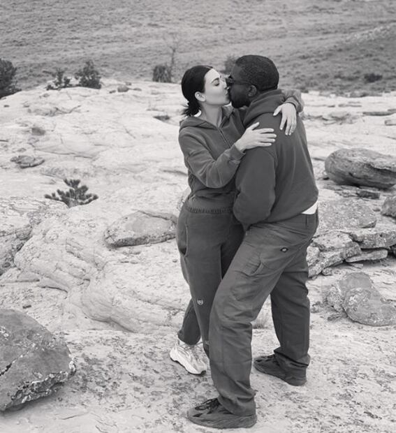 Kim Kardashian y Kanye West renovaron sus votos nupciales en una ceremonia romántica 