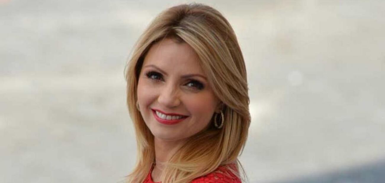 Dan a conocer foto de Angélica Rivera acompañada de un amigo, con quien al parecer disfrutó del Super Bowl