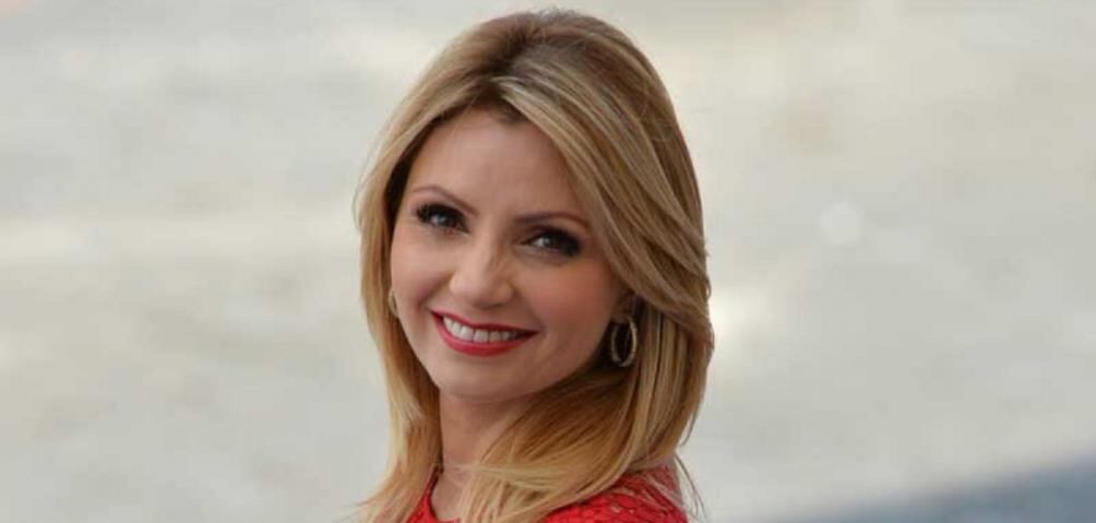 Dan a conocer foto de Angélica Rivera acompañada de un amigo, con quien al parecer disfrutó del Super Bowl