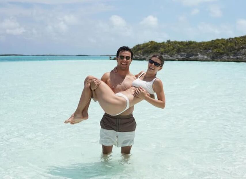 Sergio 'Checo' Pérez y Carola Martínez en las Bahamas / Foto: Instagram @carolamtz1