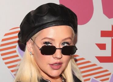 Christina Aguilera luce la curiosa microfalda de Namilia que simula una bolsa