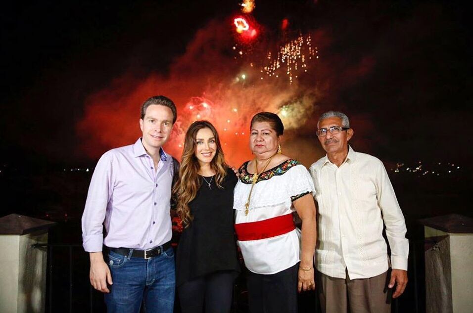Anahí reaparece en público después de dar a luz