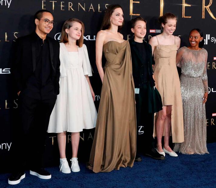 Angelina Jolie y sus hijos reciclan vestidos para el estreno de “Eternals”