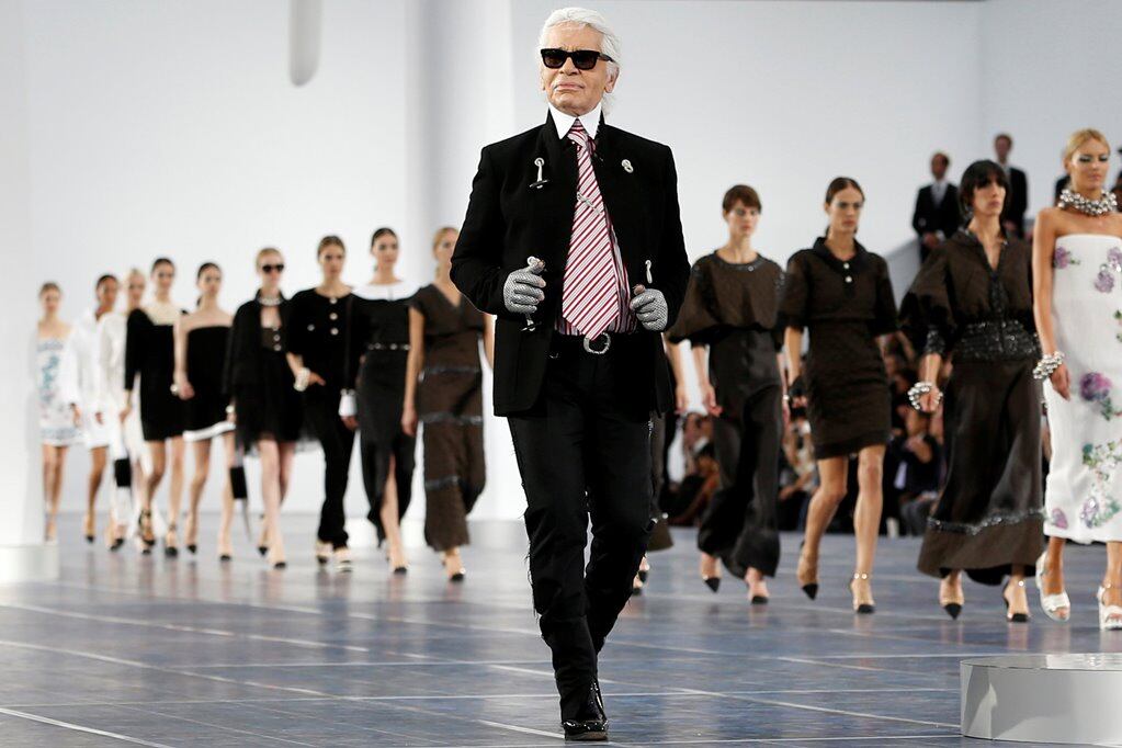 Por qué Karl Lagerfeld nunca se quitaba los lentes oscuros y otros detalles de su vida