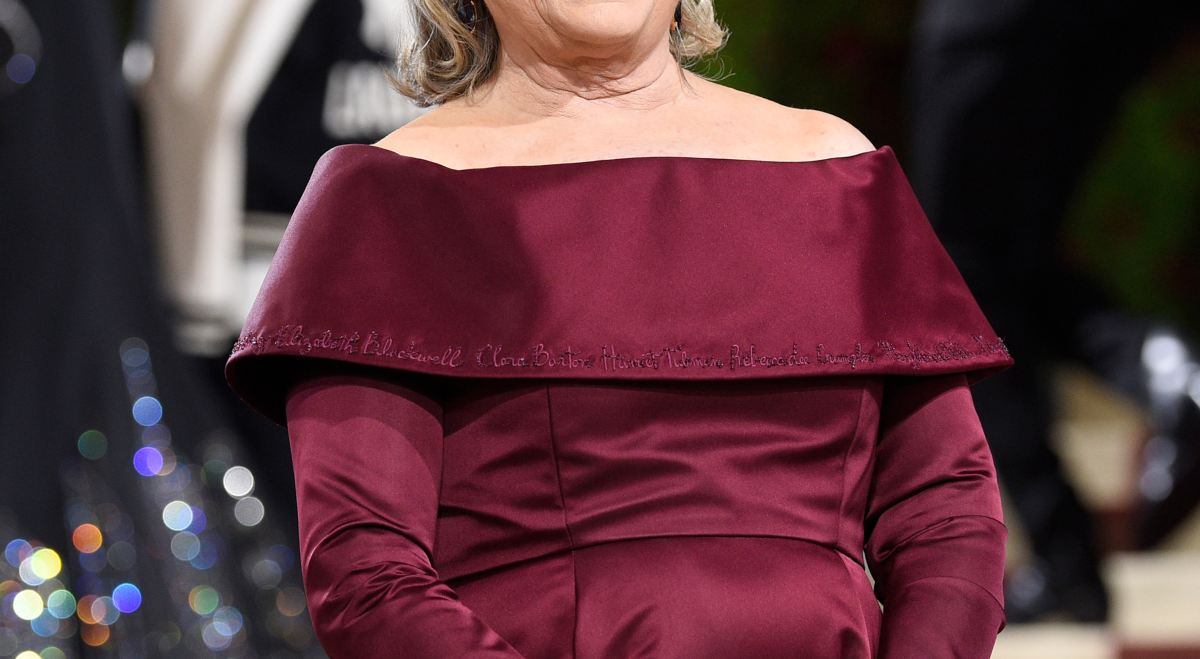 El bordado secreto del vestido de Hillary Clinton para el MET Gala 2022
