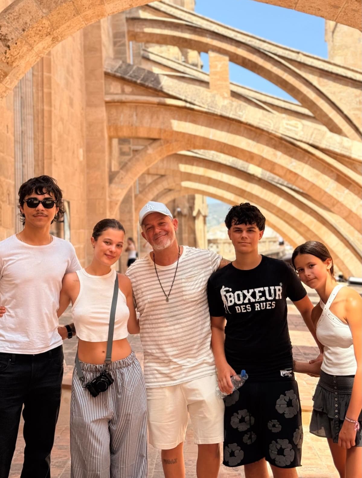 Alejandro Sanz con sus hijos Manuela, Alma, Alexander y Dylan. (Foto: Instagram)