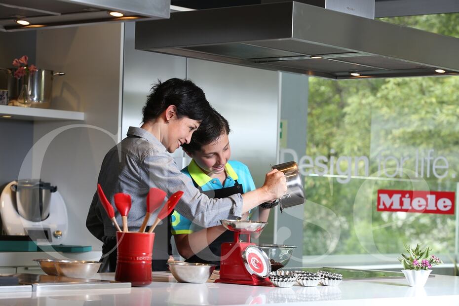 Zahie Téllez y Alexandra Rendón cocinan con sus hijos