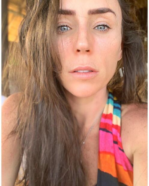 Inés Gómez Mont se ríe de rumores y disfruta las vacaciones, sin maquillaje, al lado de su numerosa familia