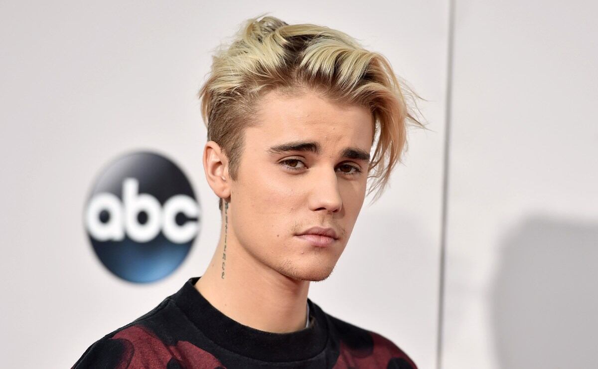 Justin Bieber pide a fans que se vayan de su casa y lo dejen descansar