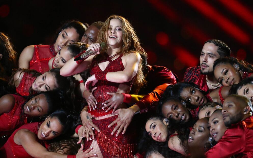 Lo mejor  del Super Bowl: Shakira y Jennifer Lopez deslumbraron en el medio tiempo al ritmo de salsa y reggaeton 
