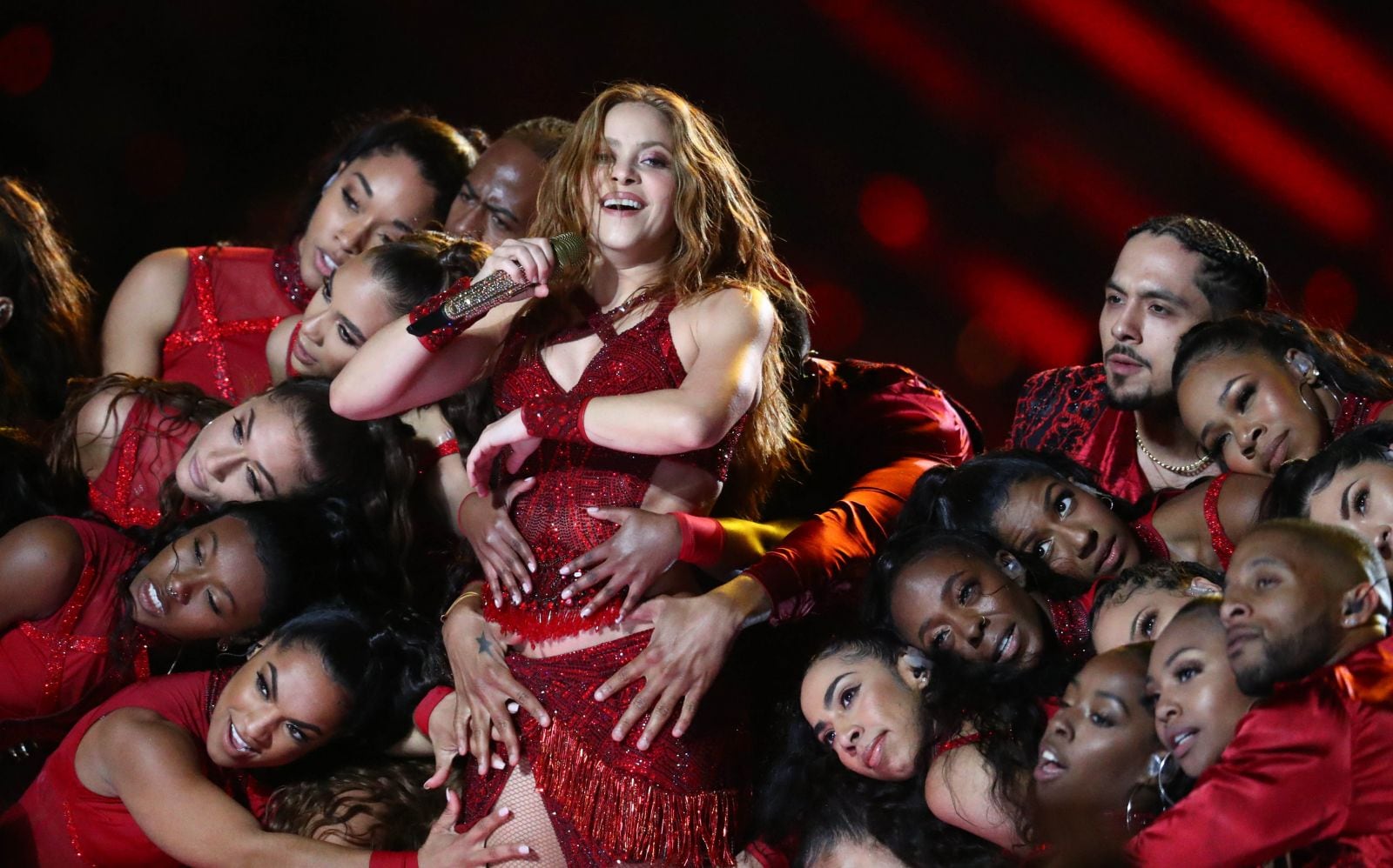 Lo mejor  del Super Bowl: Shakira y Jennifer Lopez deslumbraron en el medio tiempo al ritmo de salsa y reggaeton 
