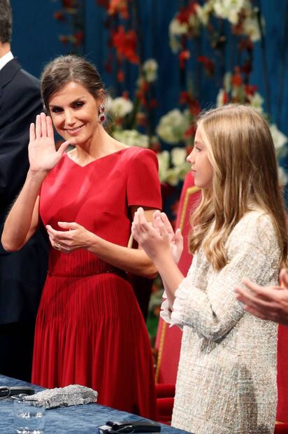 El look de la reina Letizia y la princesa Leonor en los Premios Princesa de Asturias