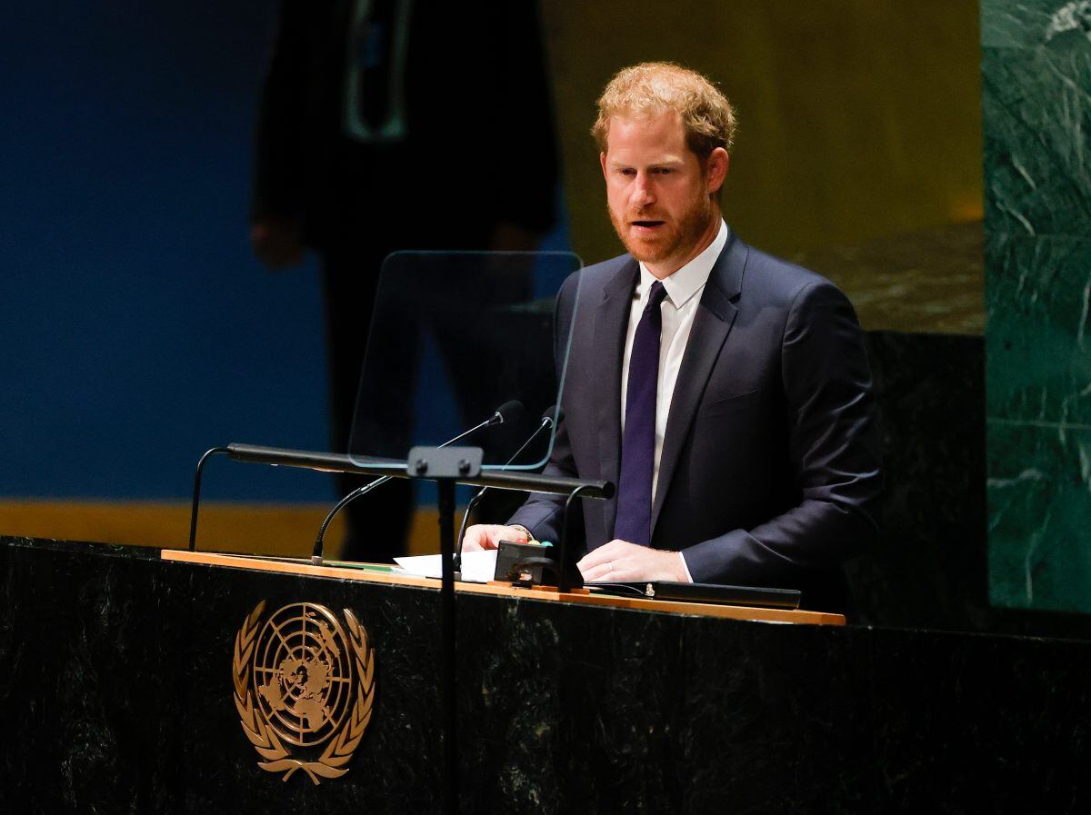 Meghan Markle y el príncipe Harry llegan tomados de la mano a la ONU