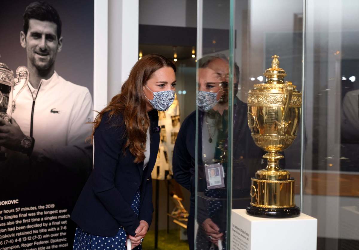 Kate Middleton, ultra chic en Wimbledon con polka dots y bolso de Mulberry 