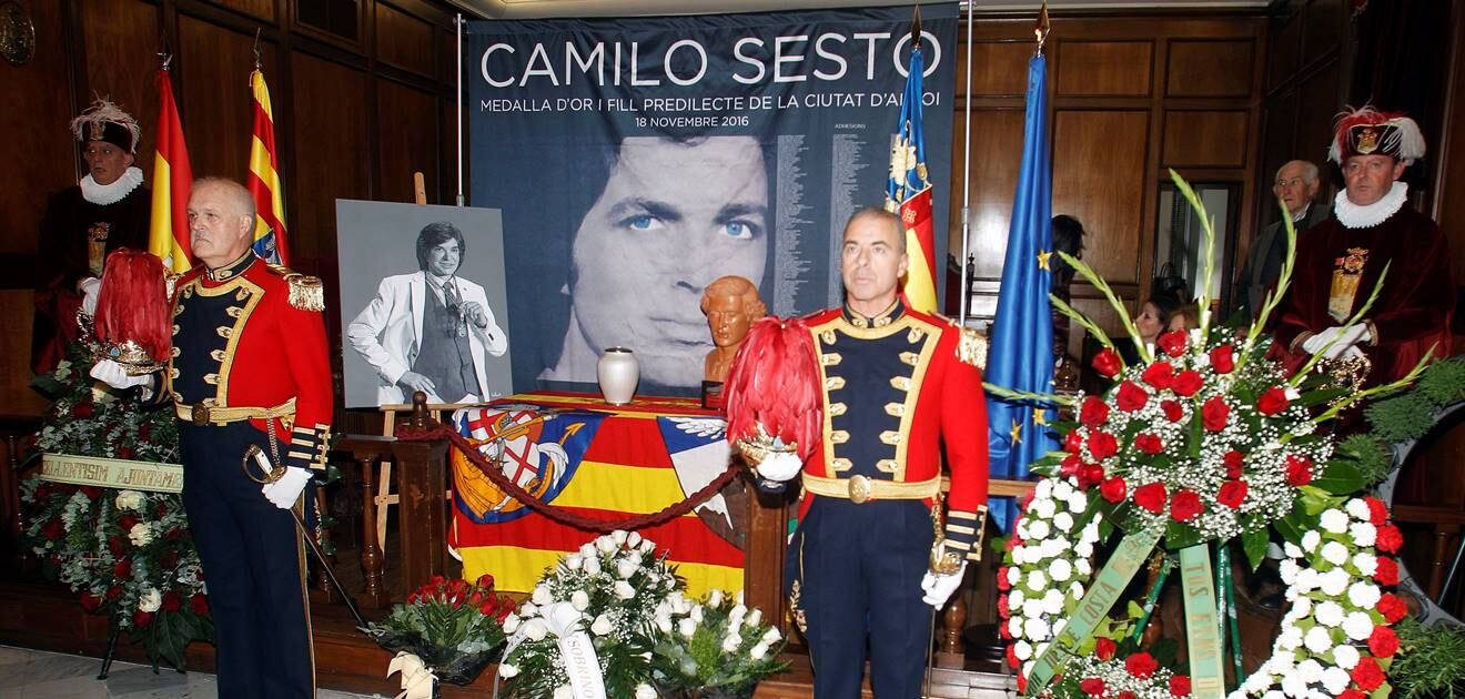 Los restos de Camilo Sesto por fin descansan en paz; así es su homenaje