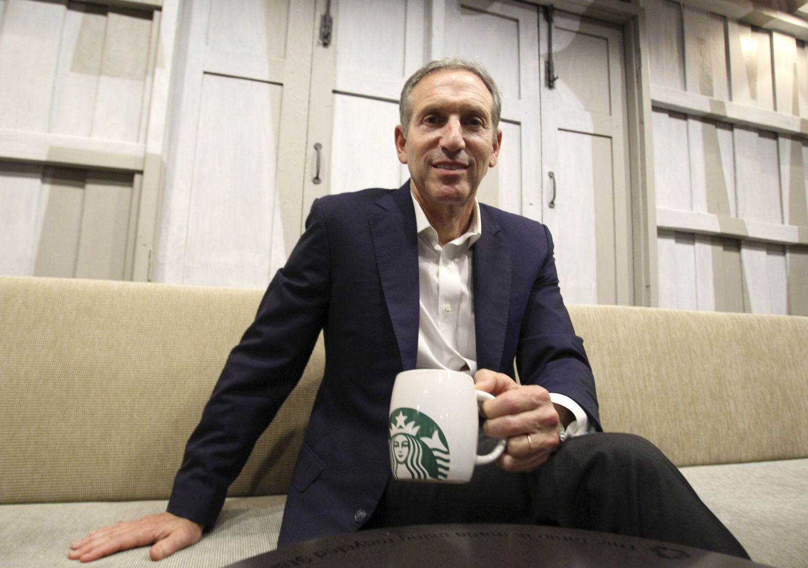 Howard Schultz, de niño pobre a dueño de la cafetería más grande del mundo