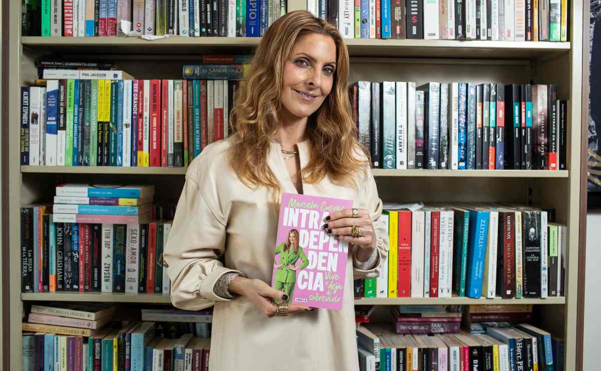 Marcela Cuevas nos habla de su libro "Intradependencia" / Foto: Esteban Torreblanca