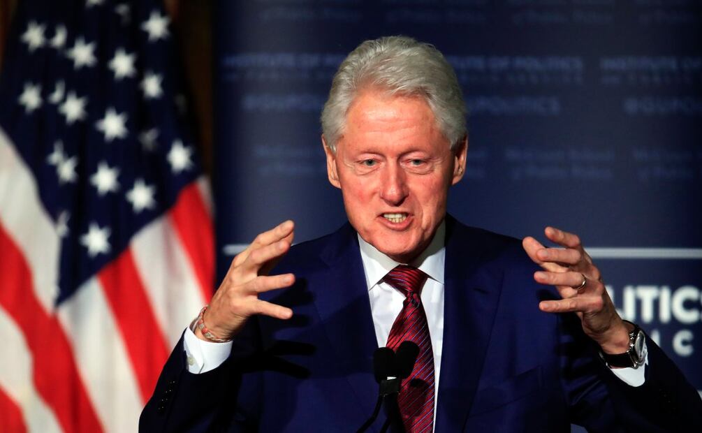 Bill Clinton, de 75 años, es hospitalizado por una infección
