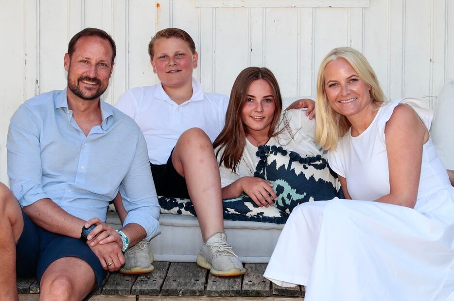 Captan al hijo del príncipe heredero Haakon, de Noruega, haciendo berrinche en plena calle