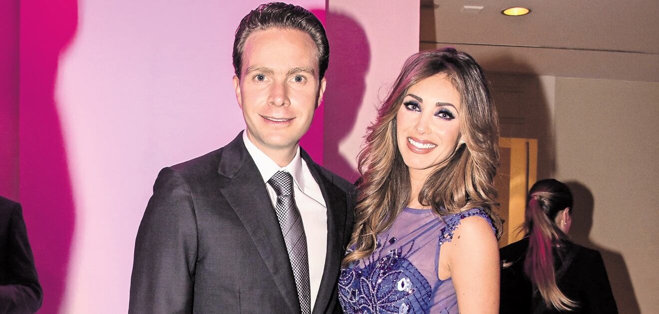 <p>La guapa Anahí presume su pancita de embarazo que ya comienza a crecer, se ve divina. <strong>(Fotos: Archivo e Instagram)</strong></p>
