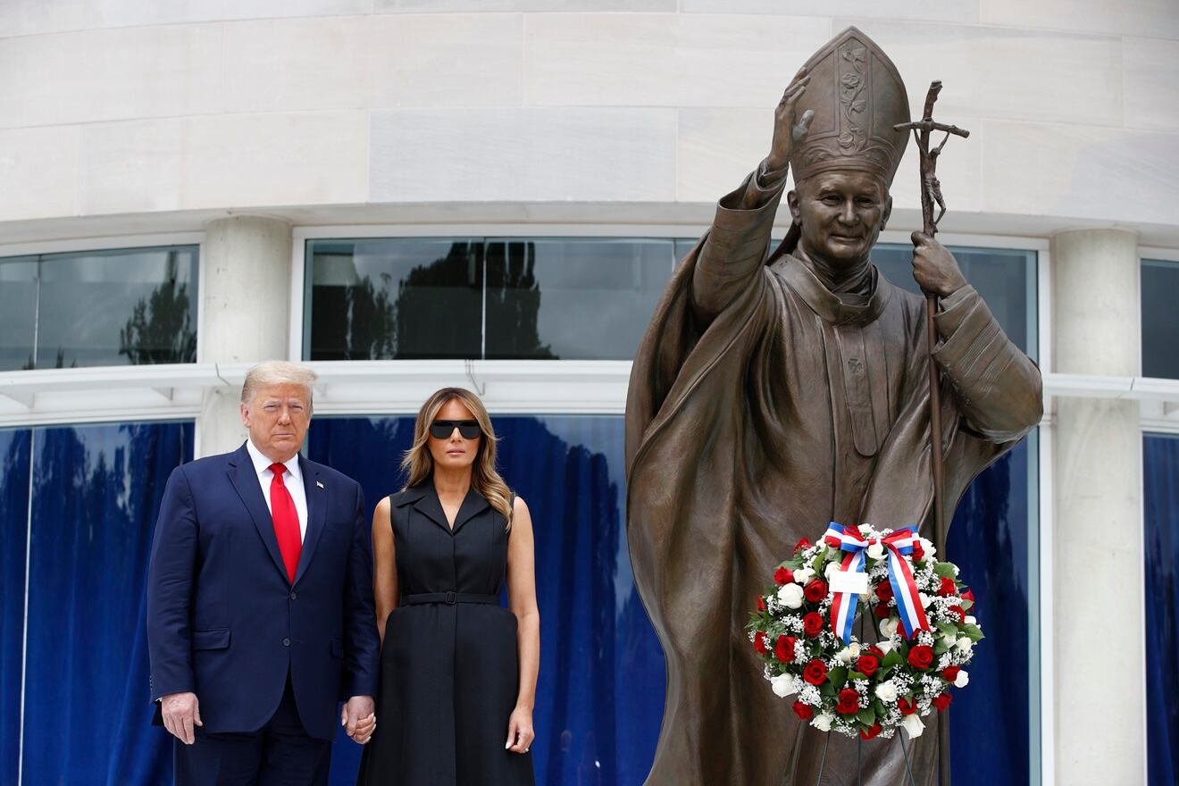 La sonrisa forzada de Melania Trump en plena crisis por las protestas en EE.UU