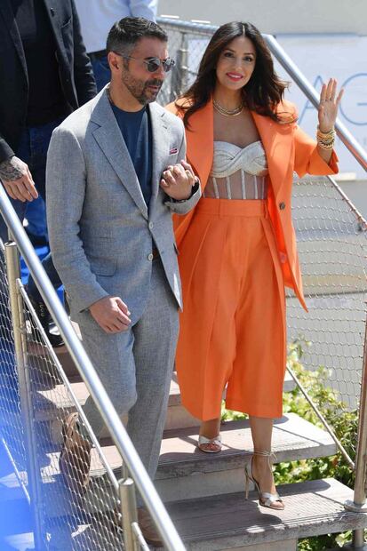 Eva Longoria tiene el vestidazo ideal de Victoria Beckham para sobrevivir a este calor