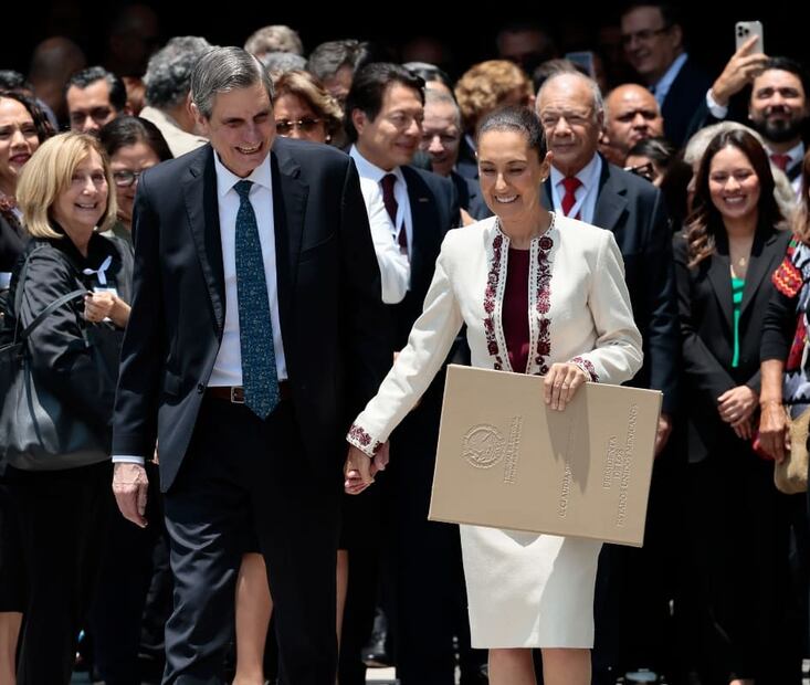 Claudia Sheinbaum, primera presidenta electa de México, junto a su esposo Jesús María Tarriba / Foto: EFE