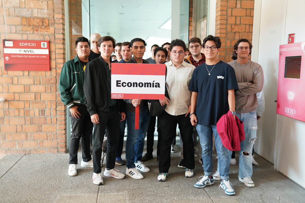 Nuevos alumnos de Economía. (Foto: Héptor Arjona para VIP)