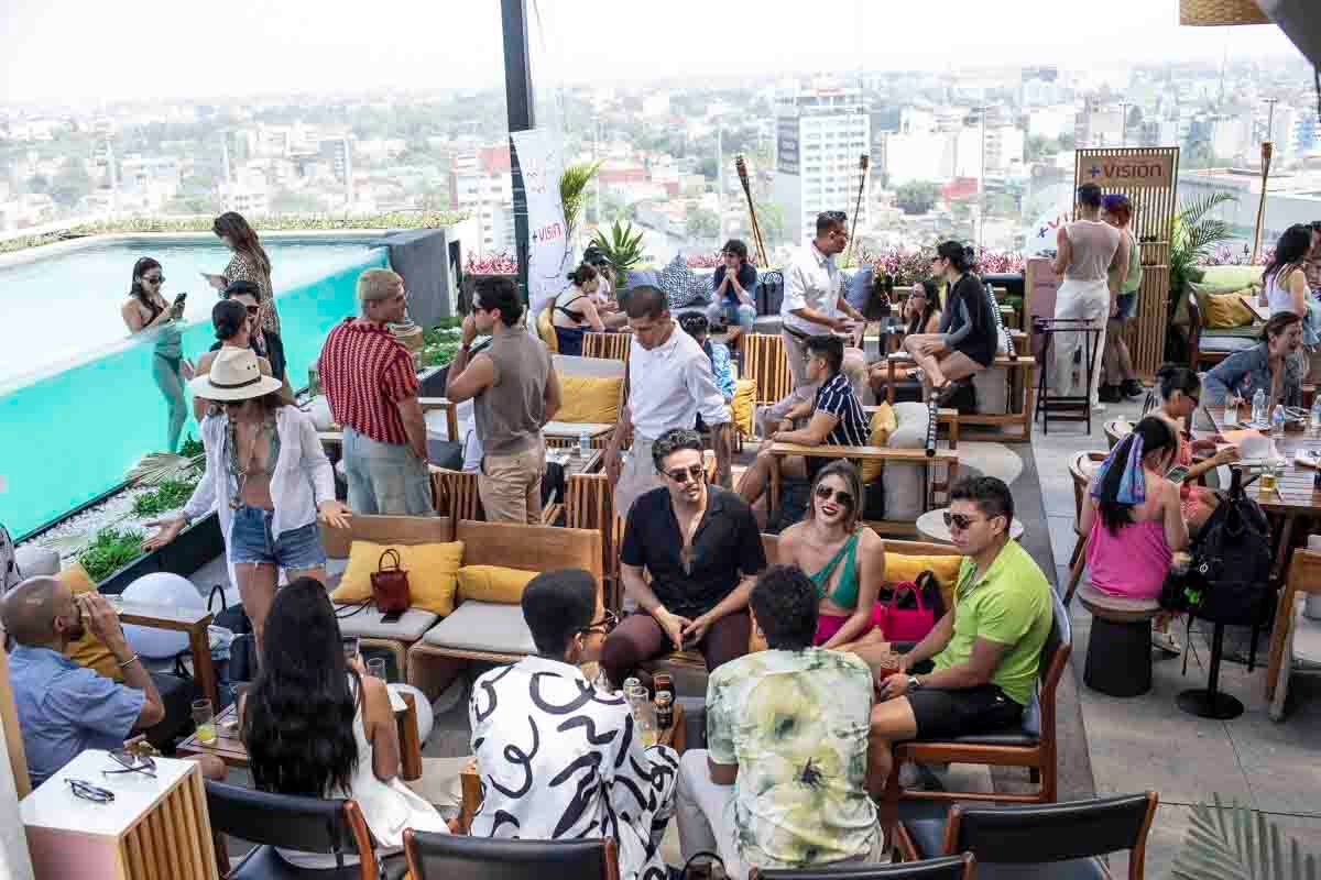 Trendsetters le dan la bienvenida a la primavera con pool party. (Foto: Esteban Torreblanca)