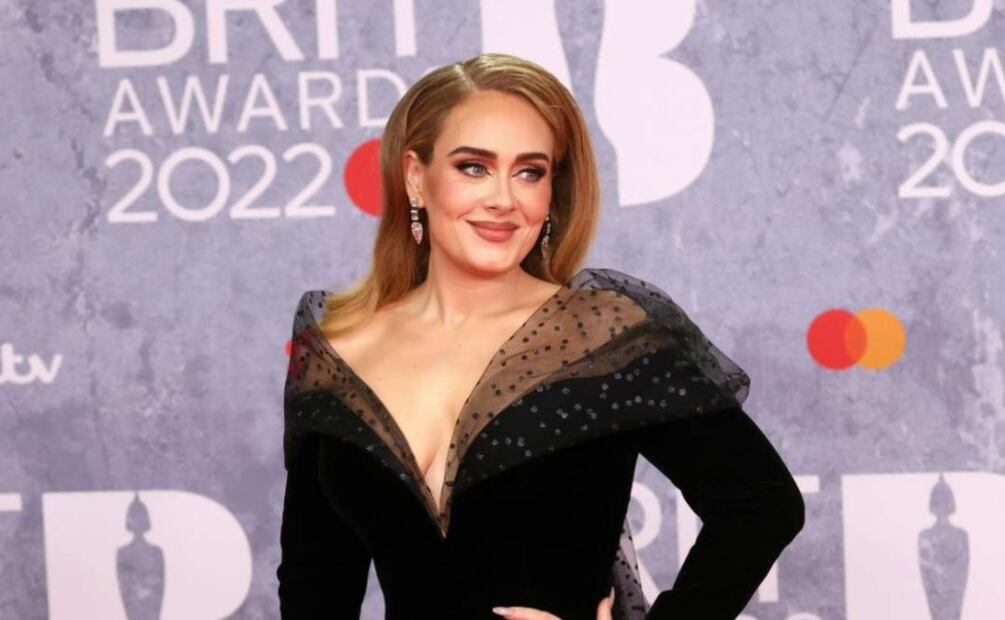 Adele, asombrosa en un mini vestido negro ajustado en compañía de su novio Rich Paul