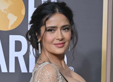 Salma Hayek impacta con un brillante vestido nude, la mejor de los Golden Globes 2023