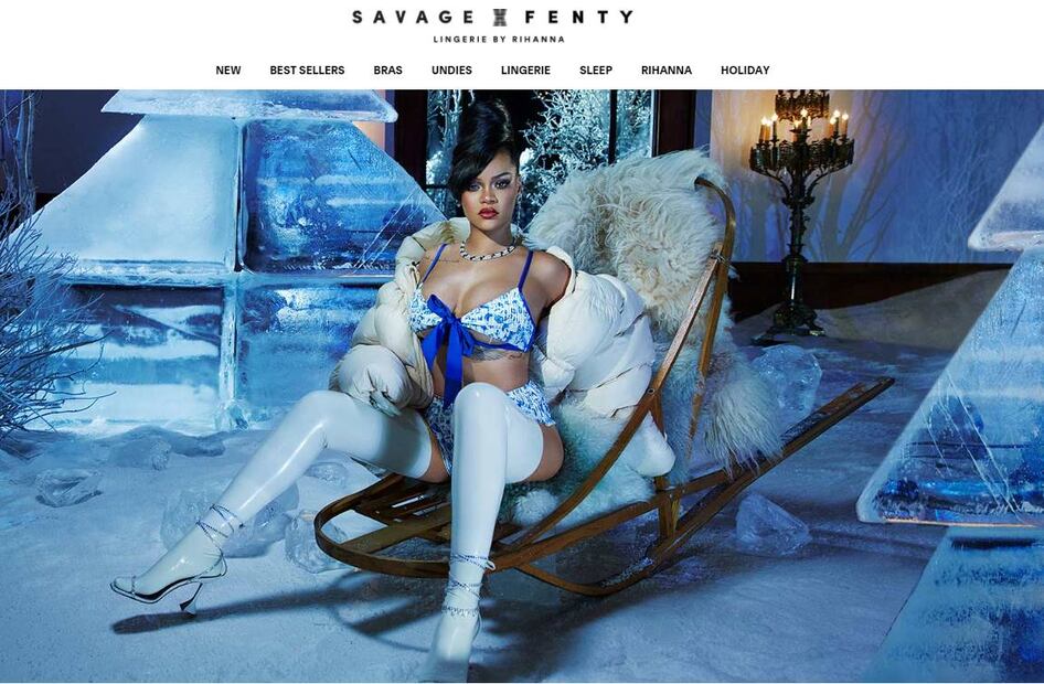 Rihanna impacta en lencería azul y tights de látex para su colección de diciembre