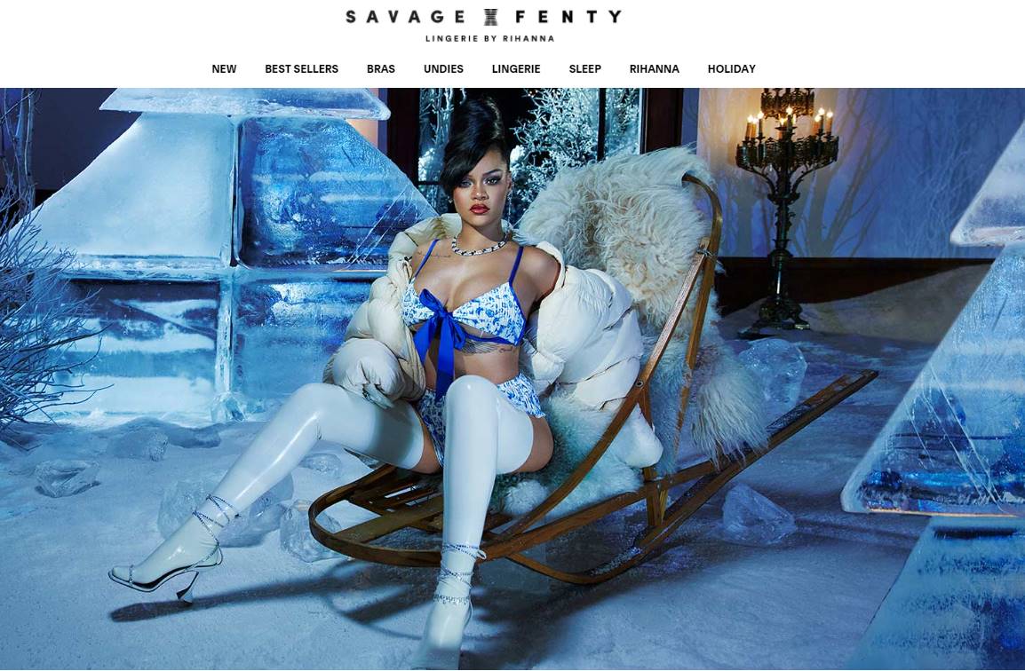 Rihanna impacta en lencería azul y tights de látex para su colección de diciembre