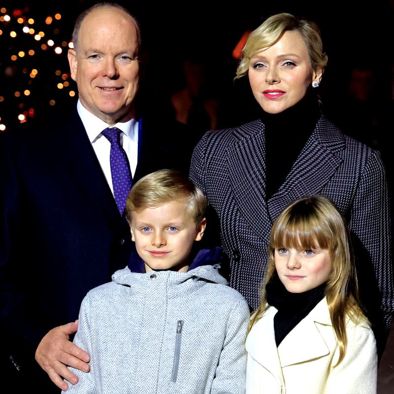 Alberto y Charlène de Mónaco junto a sus hijos Jaques y Gabriella / Foto: AFP