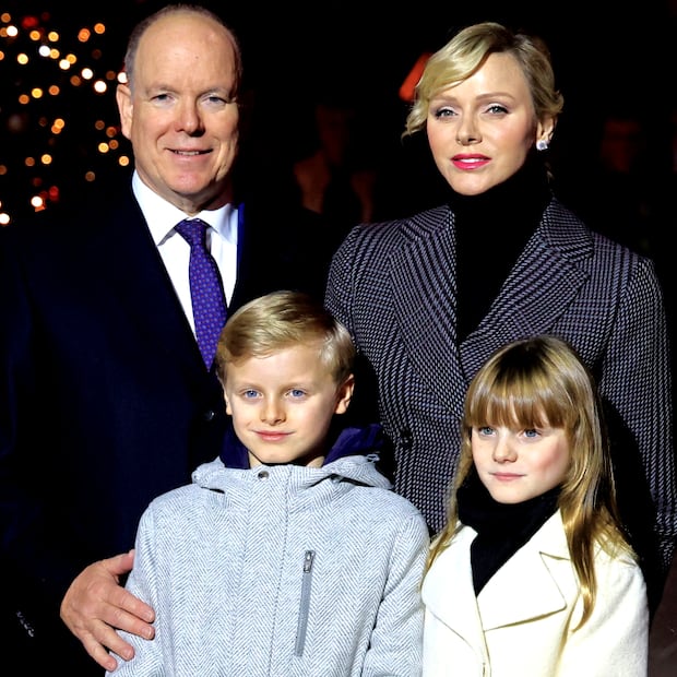 Alberto y Charlène de Mónaco junto a sus hijos Jaques y Gabriella / Foto: AFP