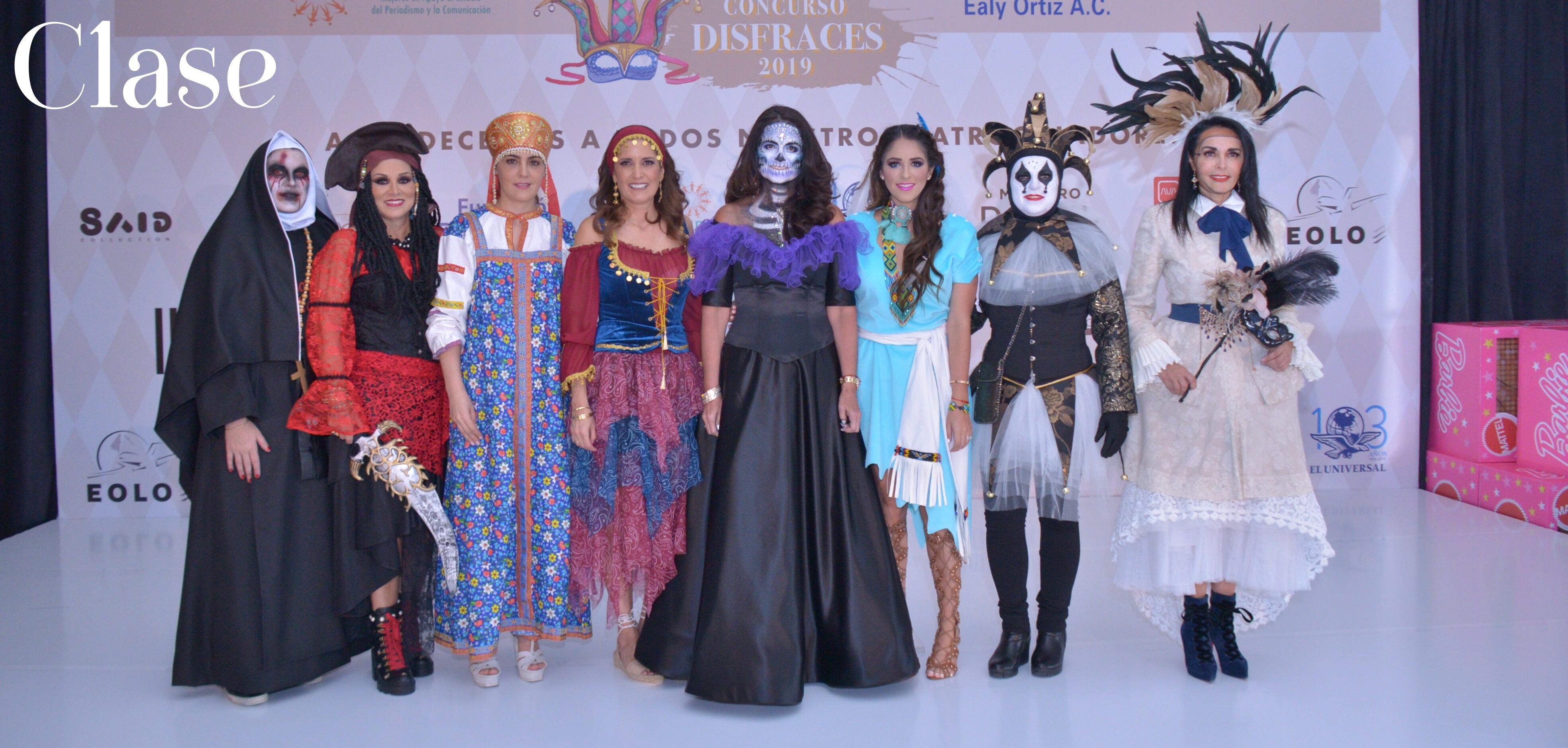 Se divierten en la fiesta de disfraces de MAEPEC 