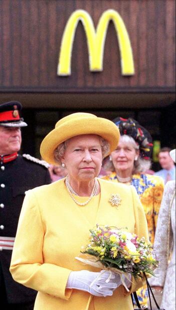 La reina Isabel II tiene su propio restaurante de hamburguesas y es uno de los más elegantes