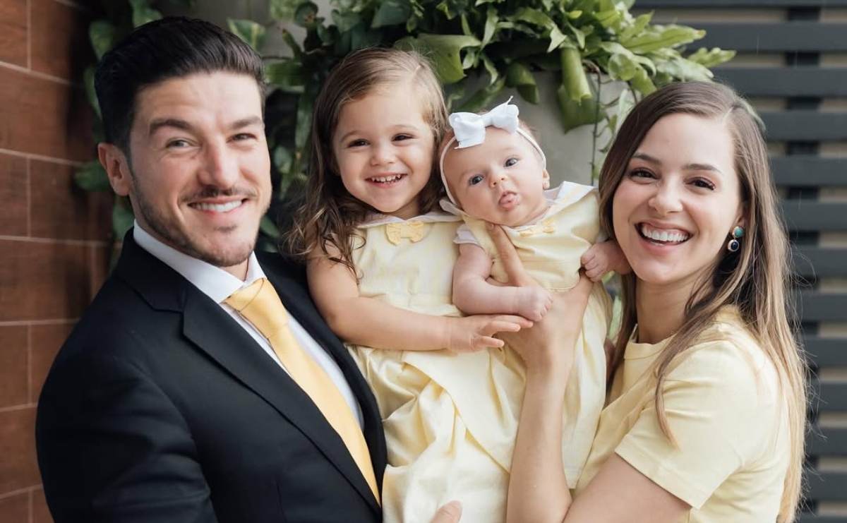 Mariana Rodríguez y Samuel García junto a sus hijas Mariel e Isabel / Foto: Instagram @marianardzcantu