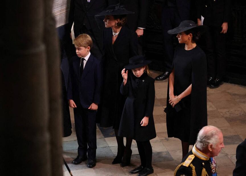 Meghan Markle asiste al funeral de Isabel II del Reino Unido con el príncipe Harry